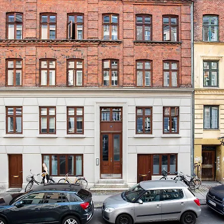 Park 1 - Lovely 1-bdr Close To Metro Apartament