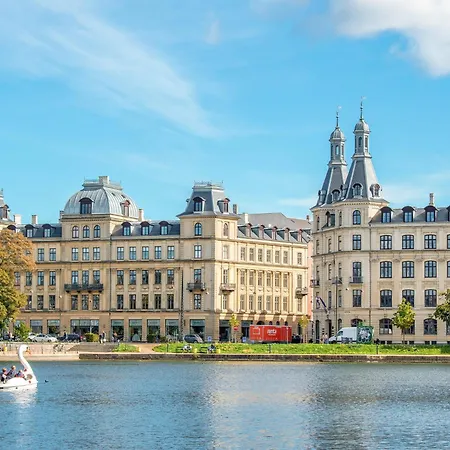 Park 1 - Lovely 1-bdr Close To Metro Apartman *