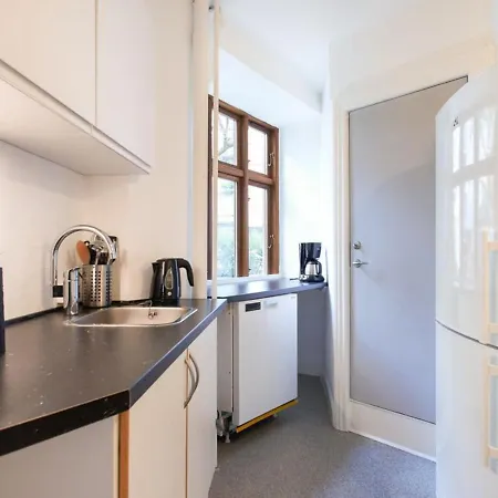 Park 1 - Lovely 1-bdr Close To Metro Apartman *